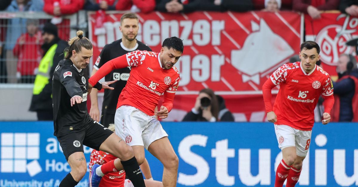 Z-her-Jahresabschluss-Mainz-05-spielt-0-0-gegen-St-Pauli