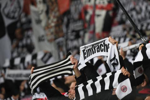 Eintracht-Fans.  Foto: dpa/ Arne Dedert