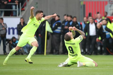 FC Ingolstadt - SV Wehen Wiesbaden - 28.05.2019, Jubel bei Gökhan Gül und Manuel Schäffler (SVWW).  Foto: René Vigneron