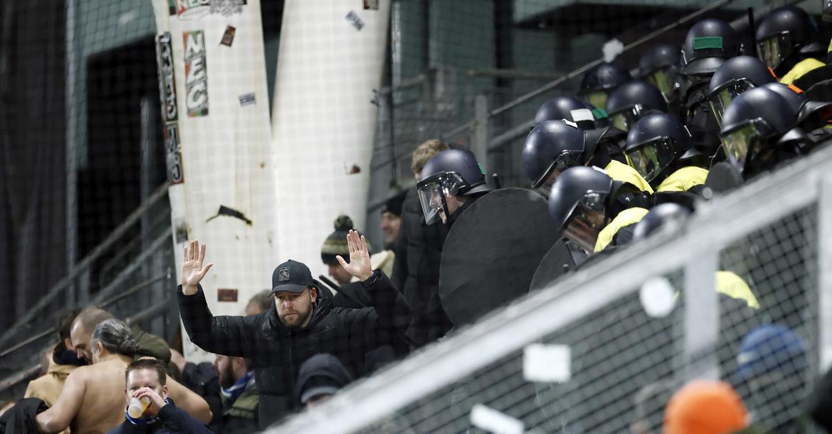 Polizei-schlie-t-1-200-Genk-Fans-von-Europa-League-Spiel-aus