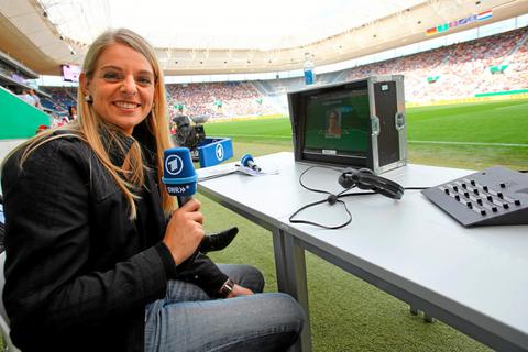 Nach 17 Jahren ist Schluss für Nia Künzer. Bei der Frauen-WM ist sie nun das letzte Mal am Mikrofon als ARD-Frauenfußballexpertin.