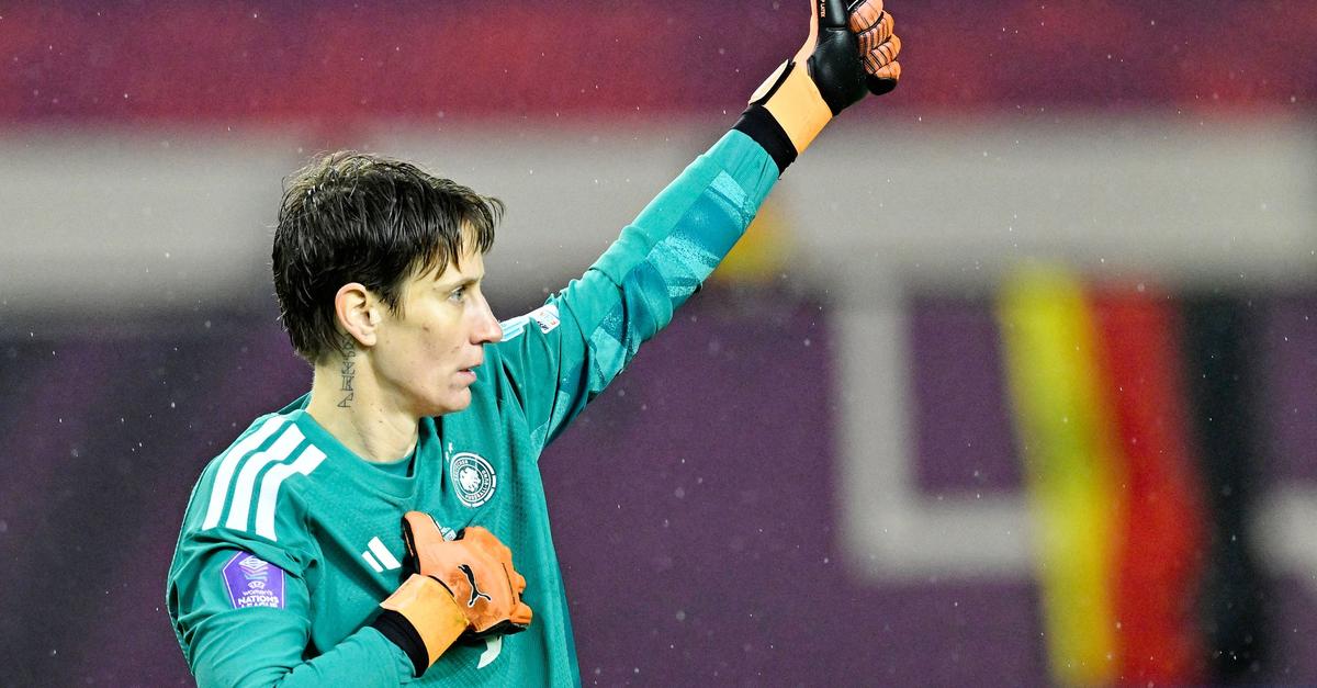 Fokus-auf-Troph-e-Keeperin-Berger-spricht-ber-DFB-Zukunft