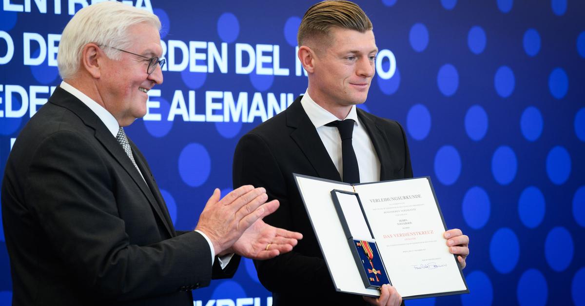 Ex-Nationalspieler Kroos mit Bundesverdienstkreuz geehrt