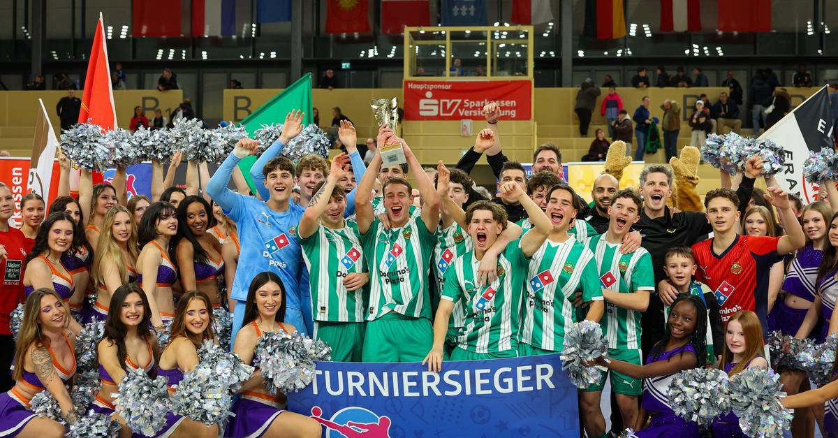 Liliencup-Rapid-Wien-triumphiert-und-Litti-lobt
