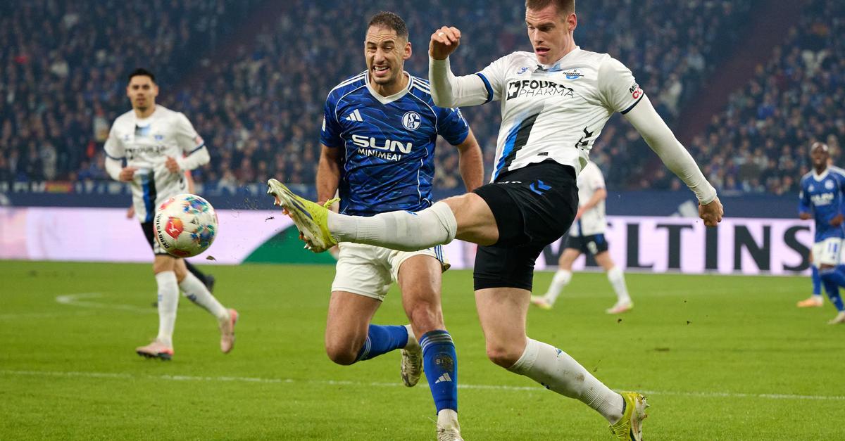 2-1-gegen-Paderborn-Schalke-ist-Tabellenf-hrer