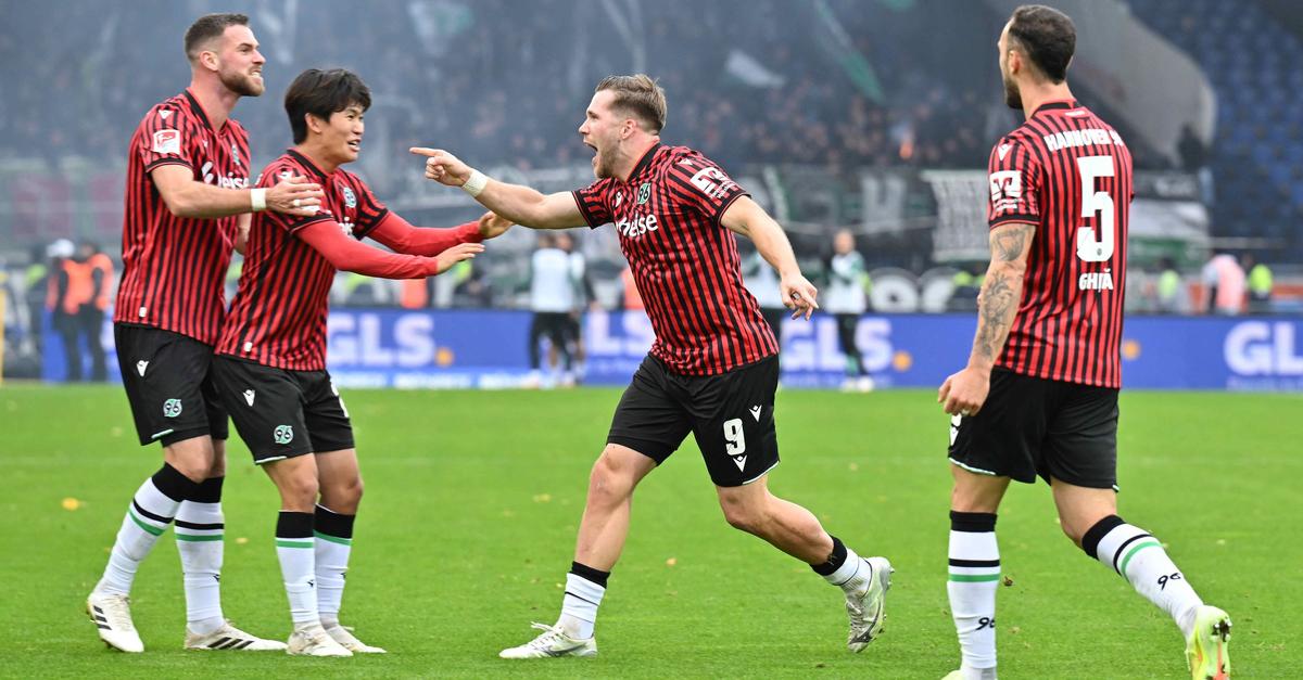Rot nach Würgegeste: Hannover gewinnt hitziges Derby