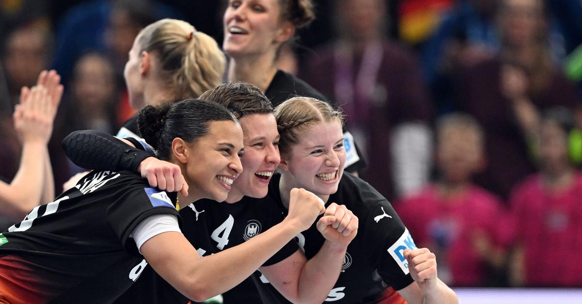 Bensheim handball players Engel and Thomaier celebrate silver medal at the ...