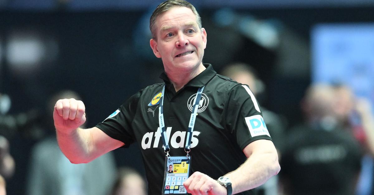 Gislason-oben-auf-Eigentlich-m-sste-ich-jetzt-austeilen-