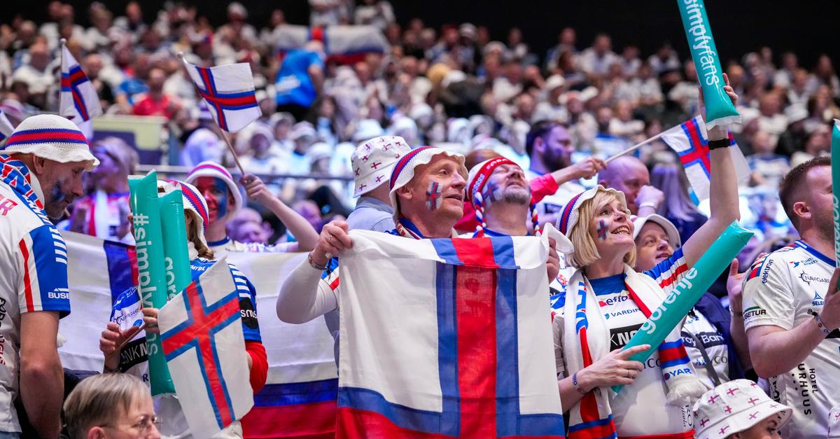 Gro-familie-feiert-historischen-Handball-Sieg-f-r-F-r-er