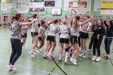 Die Damen der TG Kastel sind Meister der Bezirksoberliga und steigen in die Landesliga auf.