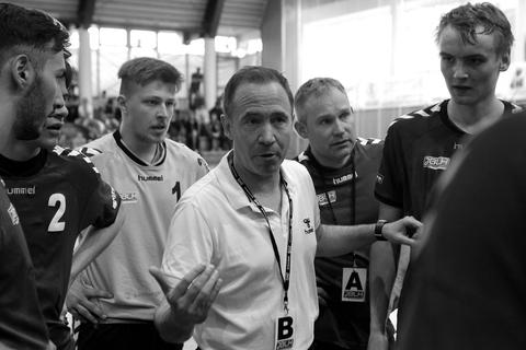 Als Trainer der A-Jugend der HSG Hochheim/Wicker genauso in seinem Element wie zuvor als Handballtorhüter: Der im Alter von 51 Jahren verstorbene Jens Illner.