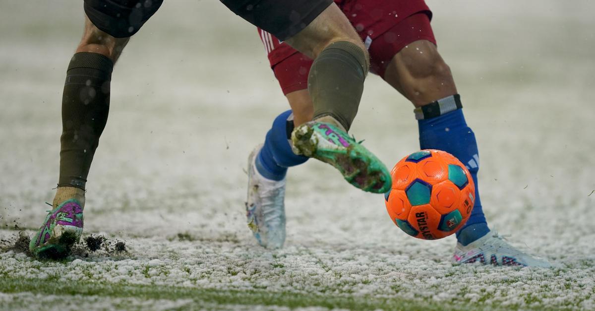 Absagen-Tickets-Kleidung-Bundesliga-im-Wetter-Stress