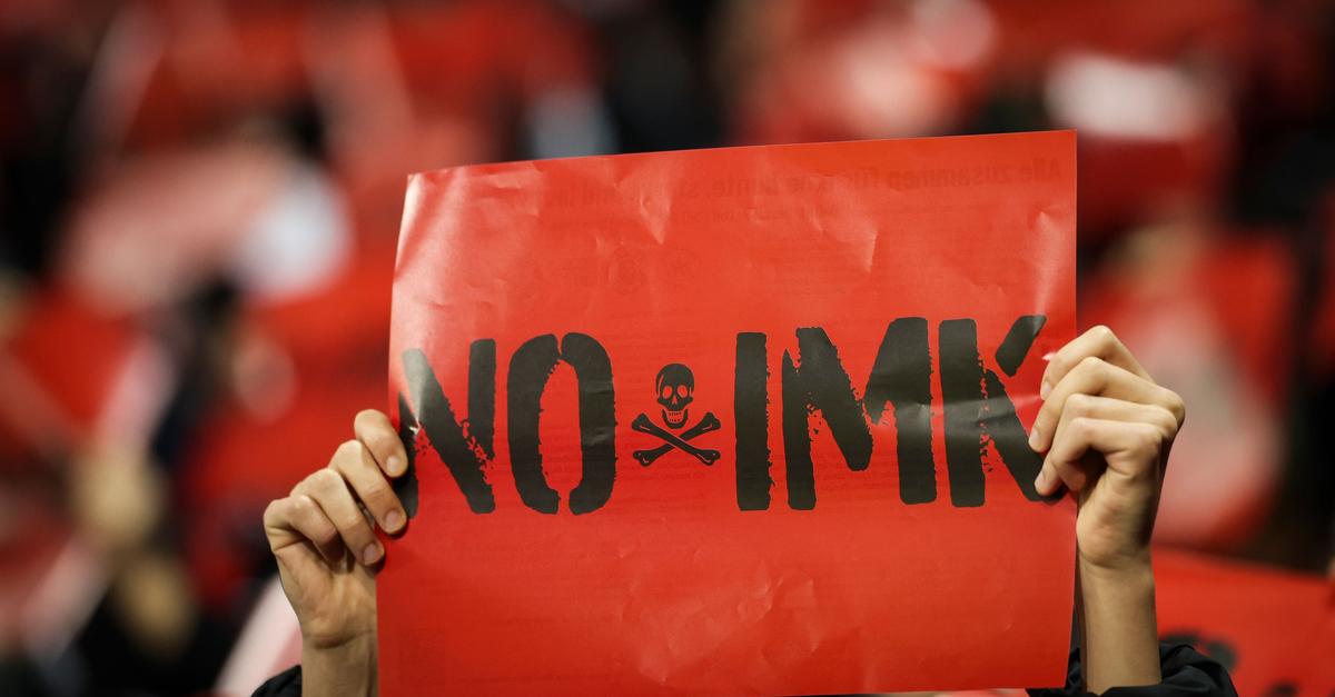 Stadion-Sicherheit-Personalisierte-Tickets-vom-Tisch