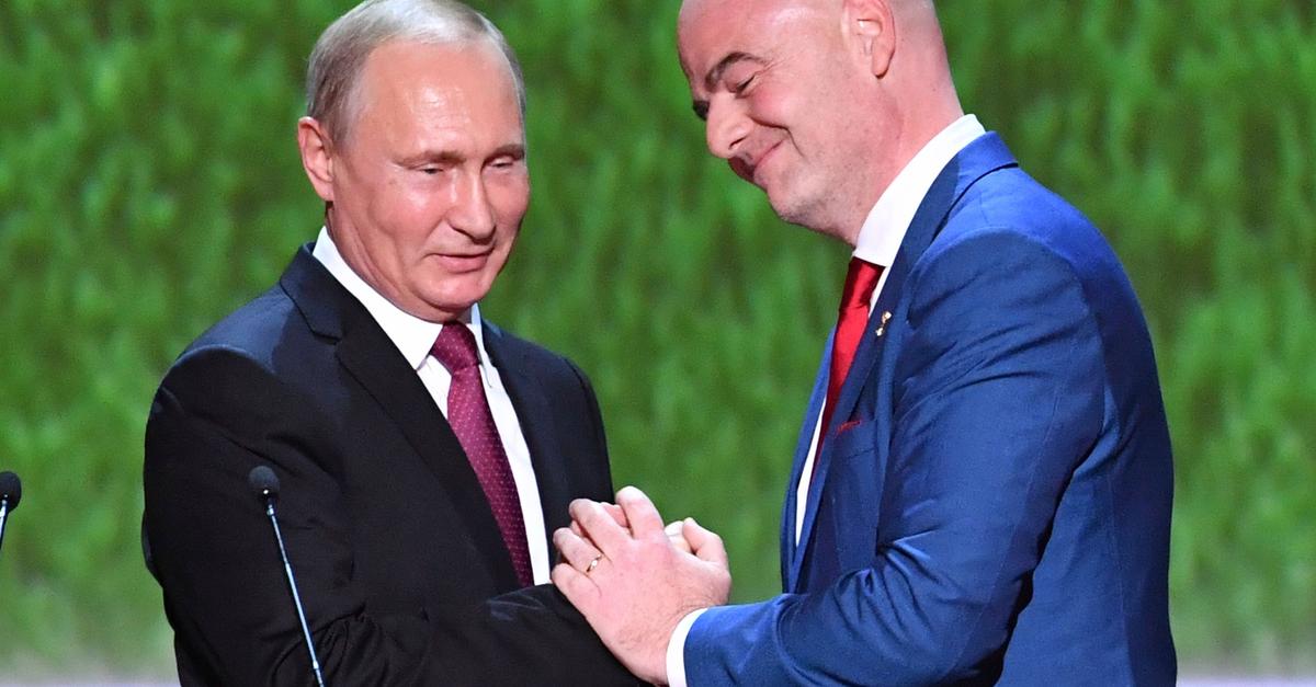 Infantino-will-Russland-zur-ck-auf-Fu-ball-B-hne-holen