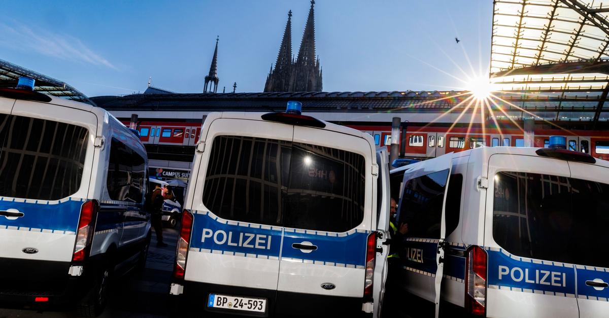 Massenschlägerei: Fans von Schalke und Dortmund prügeln sich