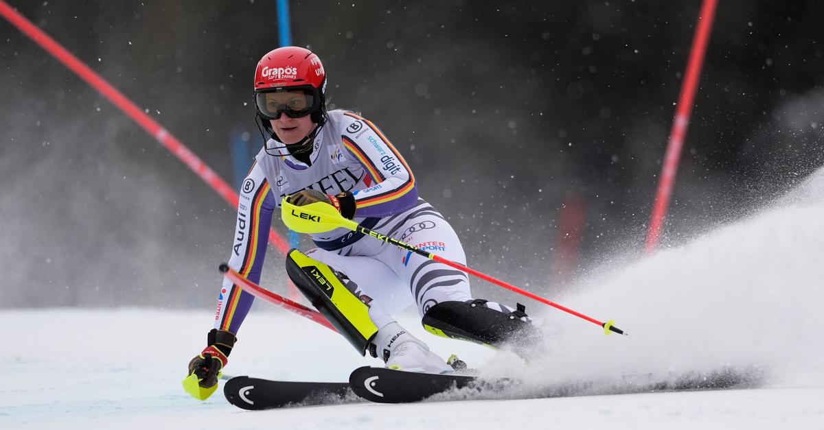 Ski-Ass-D-rr-nach-famosem-Finale-Zweite-Shiffrin-siegt