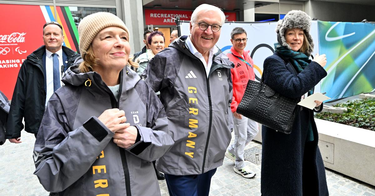 Steinmeier-dr-ckt-deutschem-Team-die-Daumen