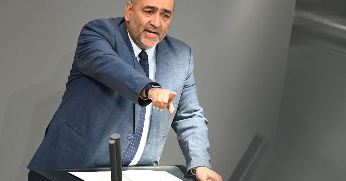 -Ekelhaft-und-komplett-irre-Top-Politiker-greift-FIFA-an