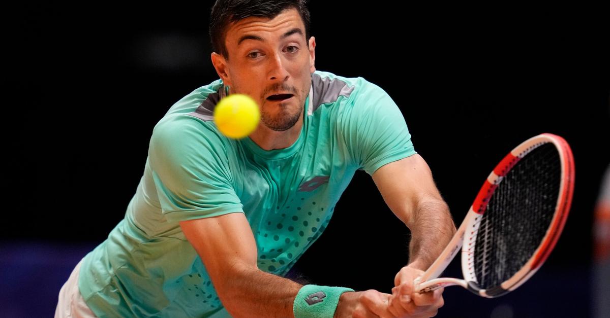 -S-t-happens-Tennisprofi-verliert-nach-voreiligem-Jubel