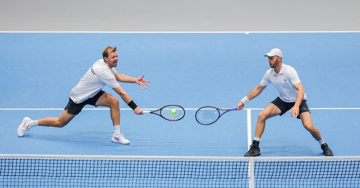 Nach-furiosem-Start-und-Wende-Doppel-sichert-Tennis-Erfolg