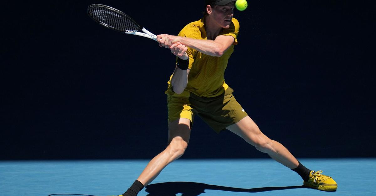 Trotz-Hitze-und-Kr-mpfen-Sinner-in-Melbourne-weiter