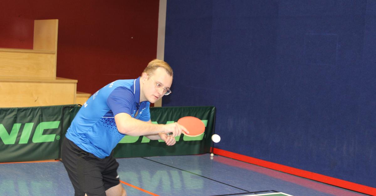 Tischtennis-Biebrichs-M-nner-mit-Polster-Nordenstadt-hofft