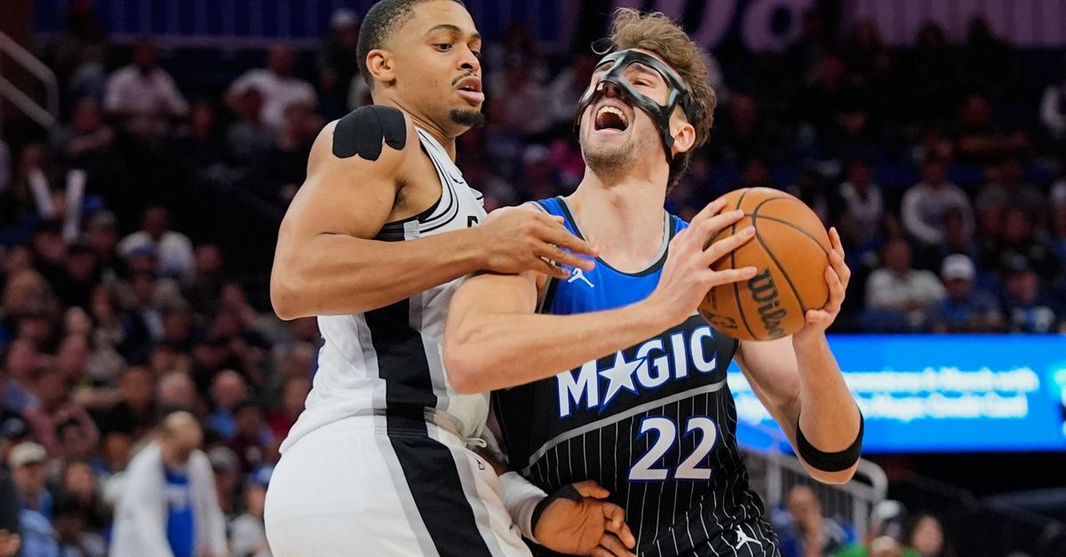 Franz-Wagners-Wurf-geblockt-Magic-verlieren-knapp