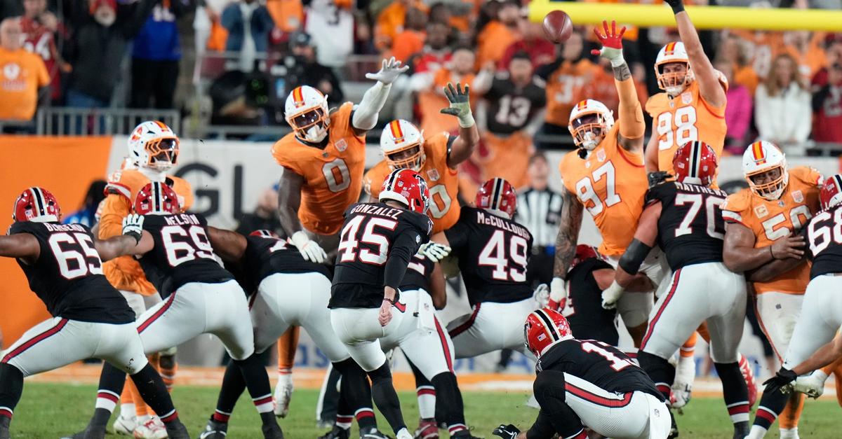 Irres-Comeback-Falcons-bremsen-Tampa-im-Playoff-Rennen-aus