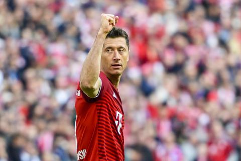 Mittelstürmer Robert Lewandowski bejubelt seinen Treffer zum 2:0 gegen den BVB. Foto: nordphoto