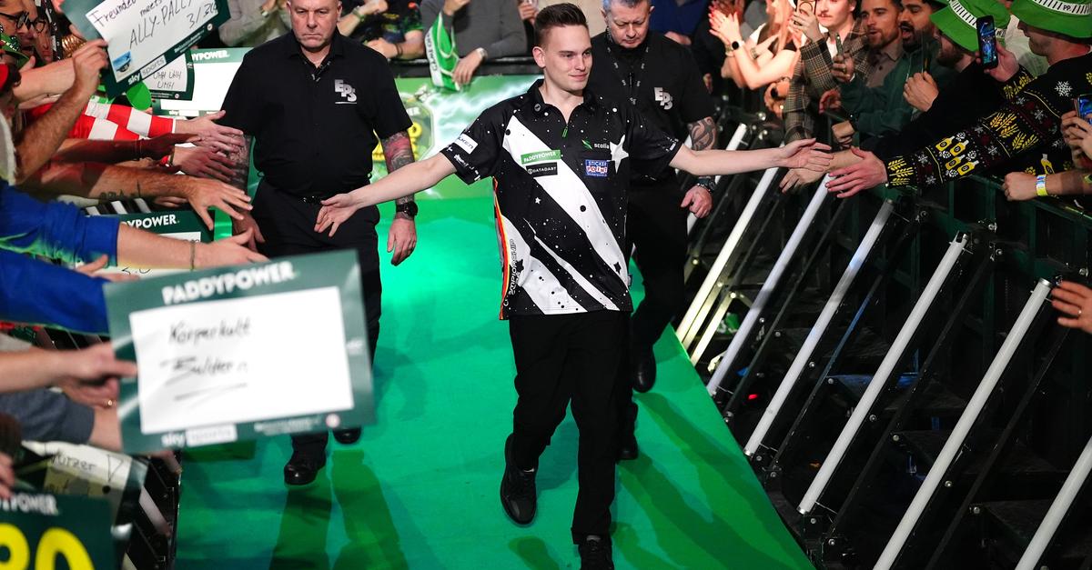 Pietreczko-schafft-Sprung-in-die-zweite-Runde-der-Darts-WM