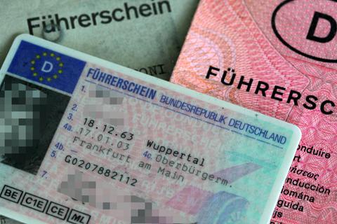 Seit 2013 gibt es einen einheitlichen EU-Führerschein. Die alten „Lappen“ müssen umgetauscht werden. Foto: dpa