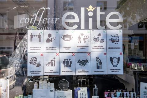 Kompliziert geworden ist der Friseurbesuch. Und er kostet auch mehr. Das sorgt bisweilen für Unmut. Foto: dpa