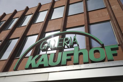 Bei der Sanierung von Galeria Karstadt Kaufhof (GKK) wird es ernst: Insgesamt 62 der 172 Filialen und zwei Schnäppchencenter sollen geschlossen werden.  Foto: dpa