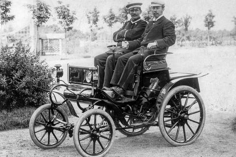 Der „Opel Patent-Motorwagen System Lutzmann“ von 1899 war das erste Automobil aus dem Hause Opel. Foto: Opel