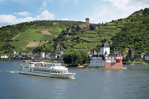 Bis wieder Ausflugsschiffe an Kaub und der Burg Pfalzgrafenstein vorbeifahren, wird es noch einige Zeit dauern. Foto: KD Deutsche Rheinschifffahrt
