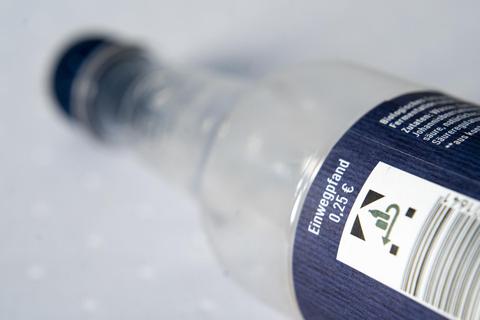 Ab 2025 müssen PET-Flaschen zu 25 Prozent aus Rezyklaten – also aus wiederverwerteten Kunststoffen – bestehen. Foto: dpa