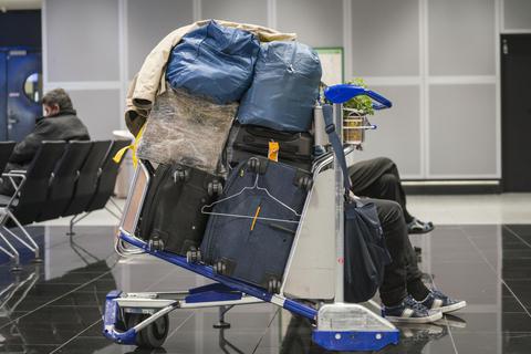 „Außergewöhnliche Belastung“:  ein wegen der Corona-Pandemie zurückgeholter Urlauber am Flughafen Frankfurt. Jeder dieser Urlauber musste vor dem Rückflug ein Formblatt unterschreiben, dass er sich an den Kosten beteiligt. Foto: dpa