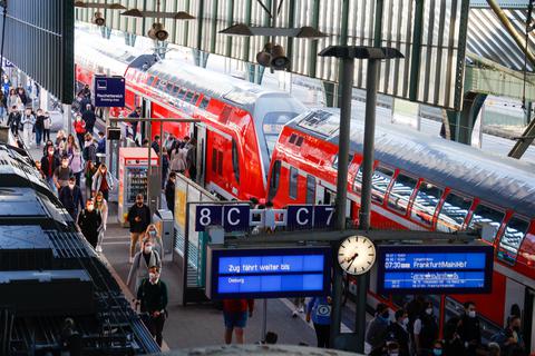 Volle Bahnen am Pfingstwochenende: Viele nutzen das 9-Euro-Ticket. Foto: Guido Schiek