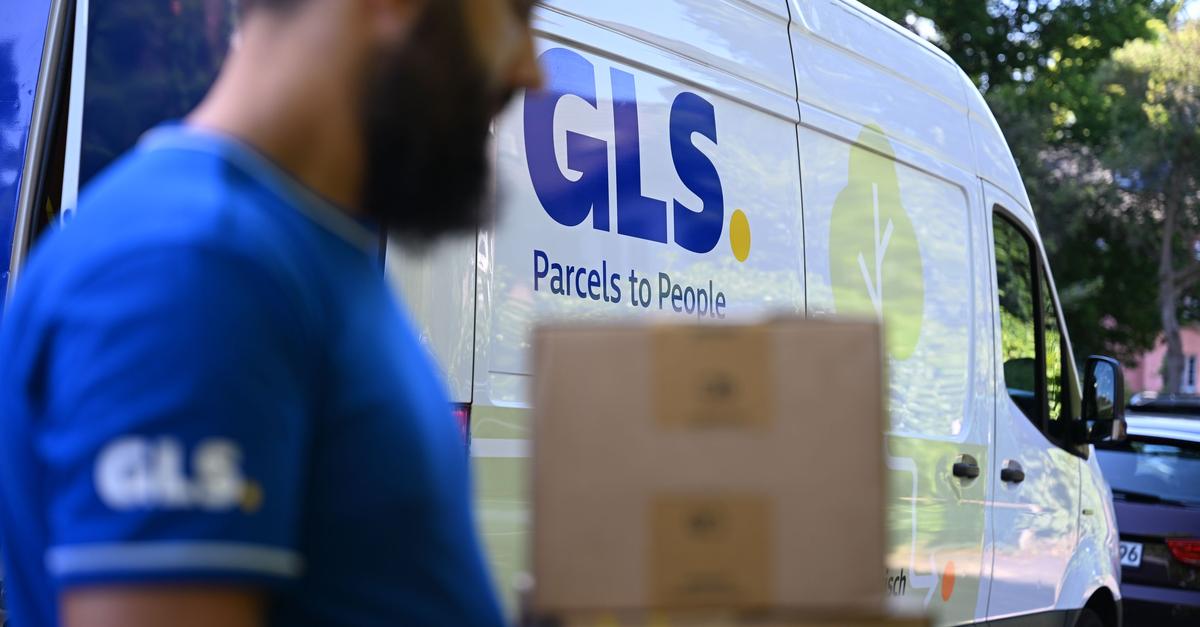 Rast paketne industrije se umirja, potrošniki naročajo le nekoliko več paketov