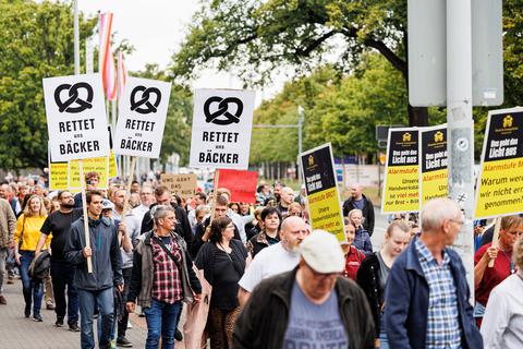 Mit Protestaktionen wie hier in Hannover weisen Bäcker darauf hin, dass viele Betriebe vor dem Aus stehen. Foto: dpa