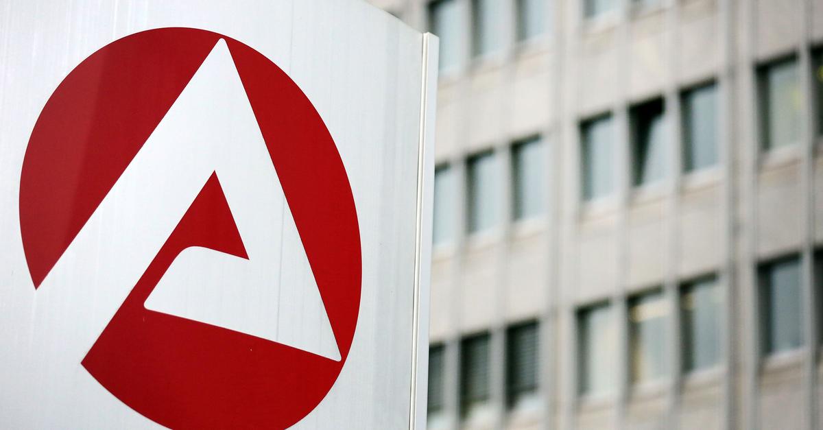 Talsohle mit Klebstoff - Arbeitsmarkt verharrt im Tief