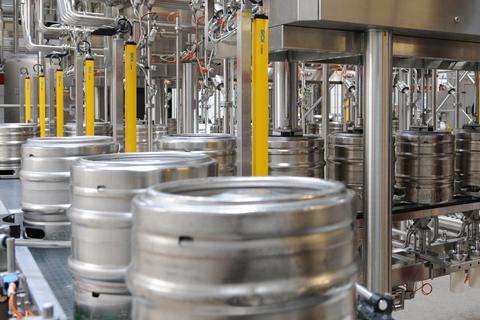 Margenstark ist für Brauereien das Fassbier-Geschäft. Aber das fällt aktuell aus, weil die Gastronomie geschlossen hat. Foto: dpa
