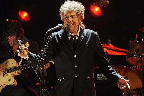 Literaturnobelpreisträger Bob Dylan hat die Autorenrechte an 600 Songs verkauft. Foto: dpa