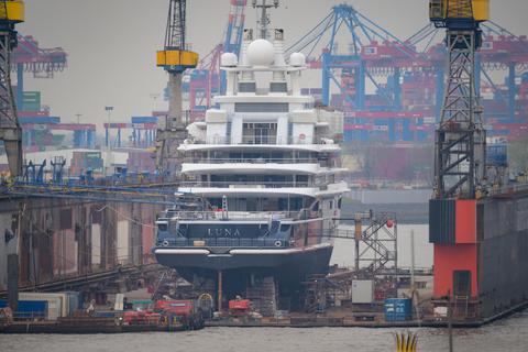 Die „Luna“ des Oligarchen Farkhad Akhmedov liegt im Hamburger Hafen. Foto: dpa