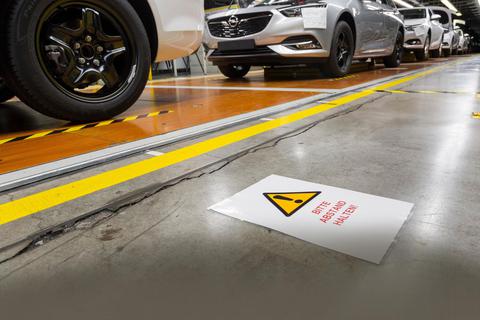 Seit zweieinhalb Monaten steht  die Produktion im Opel-Stammwerk Rüsselsheim still, demnächst kann  es mit dem Bau von Autos wieder losgehen. Zahlreiche Vorkehrungen sollen verhindern, dass sich Mitarbeiter am Band oder im Büro mit dem Coronavirus anstecken. Foto: Opel