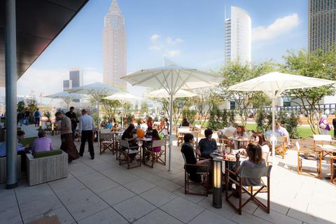 Die Restaurantkette Alex, hier in Frankfurt, setzt in der Pandemie wie die gesamte Gastronomie verstärkt auf Plätze im Freien. Foto: Alex