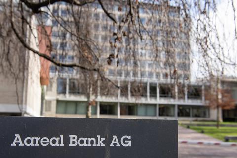 Mit dem Vollzug der Übernahme der Aareal Bank wird im ersten Quartal 2023 gerechnet.