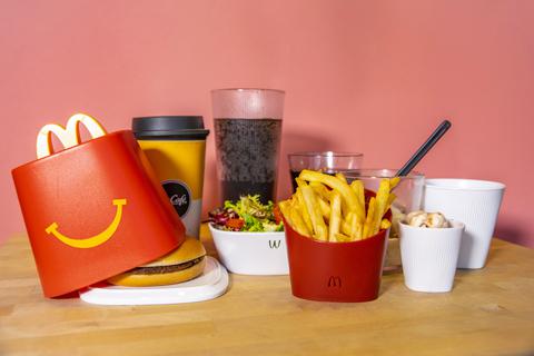 In Frankreich und Großbritannien bietet McDonald’s laut Deutscher Umwelthilfe in einigen ausgewählten Filialen für Burger, Pommes, Salate, Süßspeisen und Getränke bereits Mehrweg-Behälter an. Foto: DUH