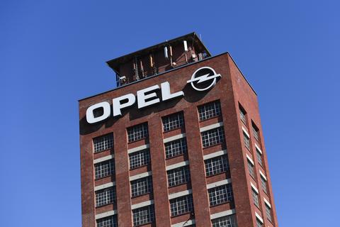 Die Pläne für das Opel-Werk in Rüsselsheim stoßen beim Sozialpartner auf Kritik. Foto: Arne Dedert/dpa