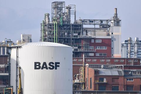 Weniger Personal, dafür aber effizienter: So sehen die Ziele des Ludwigshafener Chemiekonzerns BASF aus.  Archivfoto: dpa